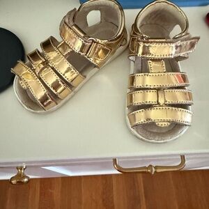 Gold see Kai run size 6 toddler Sandals
